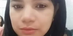 La víctima había sido reportada como desaparecida el domingo y fue localizada al mediodía del lunes con una herida de arma de fuego. Su cuerpo fue trasladado al Instituto Nacional de Ciencias Forenses (INACIF) para la autopsia