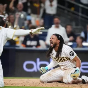 Fernando Tatis Jr. marca el ritmo de los Padres en los playoffs