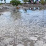 Fuerte oleaje provoca inundaciones en viviendas de Gaspar Hernández; residentes piden auxilio